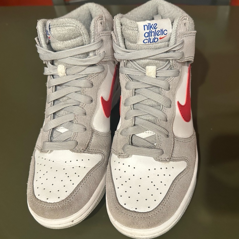 Dunk High SE Athletic Club - Light Smoke Grey Gym Red